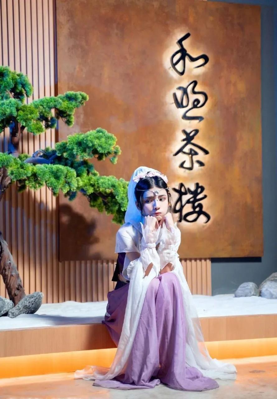 狗头萝莉欲转型美妆博主，素颜出镜获好评，男粉丝：我居然看完了