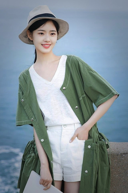 听说女网红最近都在忙着在足球场玩飞盘？